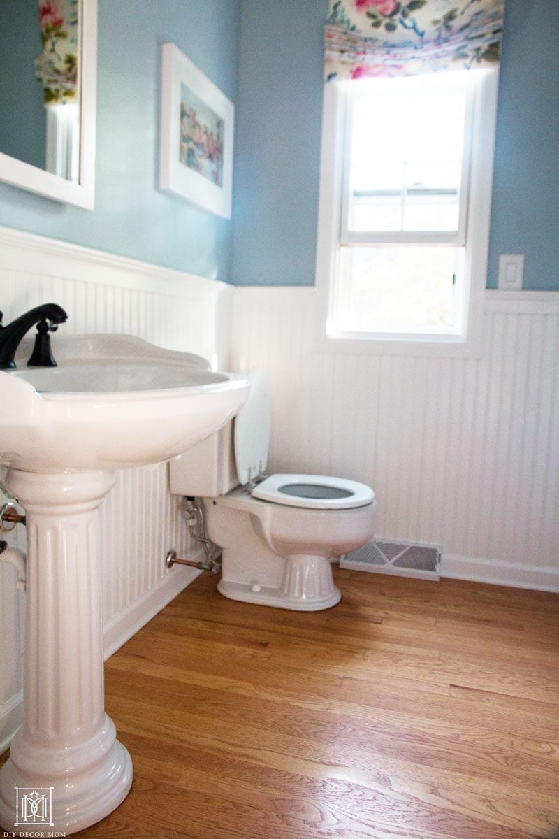 9 Ways to Make a Small  Bathroom  Look Bigger DIY Decor  Mom